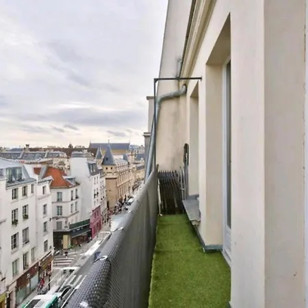 Panoramic View 2 Bedrooms Flat In Paris